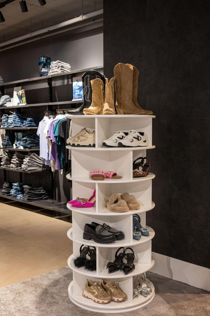 Schoenenkast Burghwoods (6152002991955)