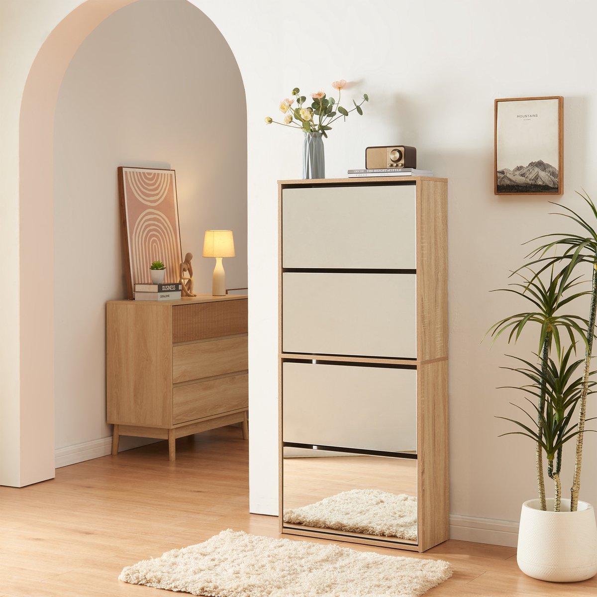 Schoenenkast Lund met 4 kleppen spiegeldeuren eikenkleurig 134x60x24 cm [en.casa] (4059438949050)