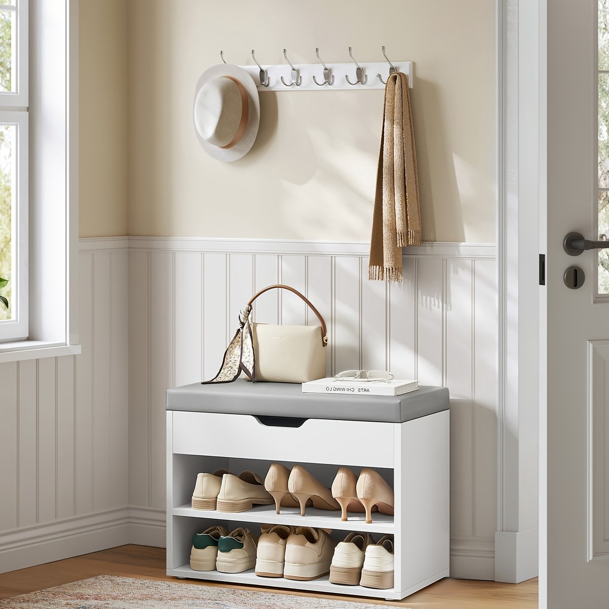 schoenenrek - schoenenkast - schoenenbank - Modern Witte Houten Schoenenbank met Gekussende Zitting & 3-Lagen Organizer - 30x60x44cm, Hardhout Frame en Spaanplaat Constructie (8721392301835)