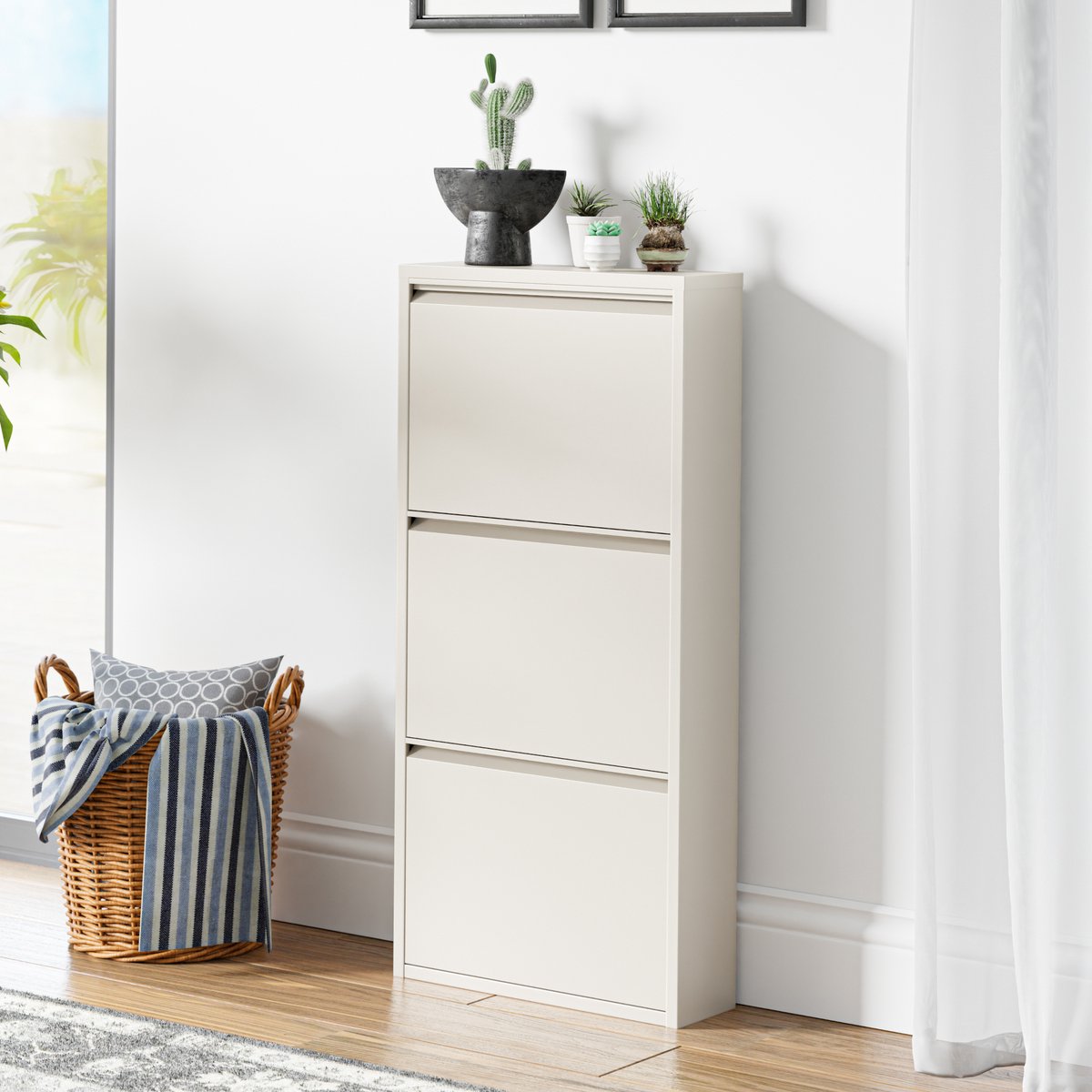 Schoenenkast Sokndal 3 kleppen gebroken wit 104x50x15 cm [en.casa] (4059438951213)