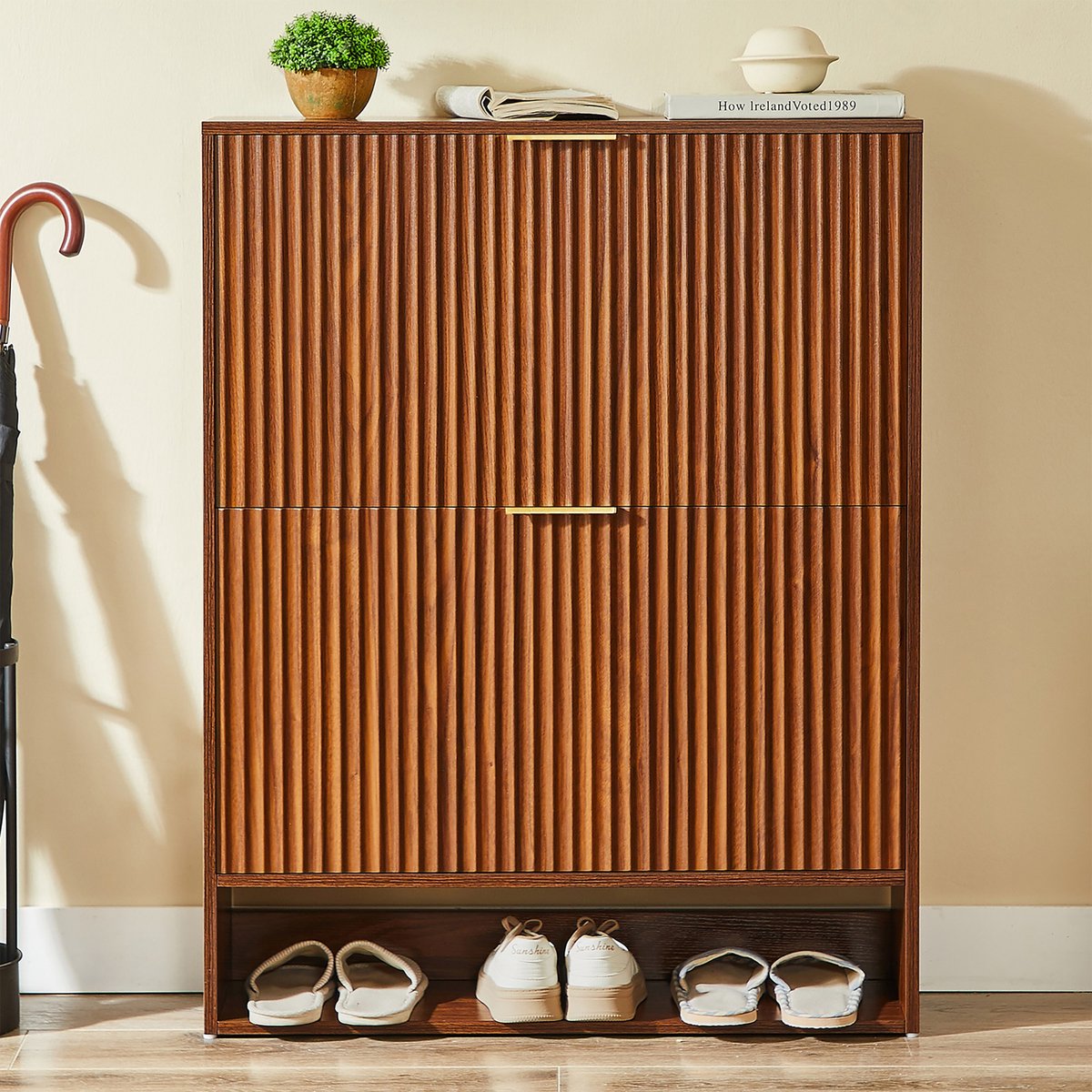 Schoenenkast - smalle schoenenkast van 24 cm - met groef aan de voorkant, in hoogte verstelbaar, met anti-kantelbeveiliging, walnootkleur, kan ook gebruikt worden als decoratieve tafel in de hal. (6451370193313)