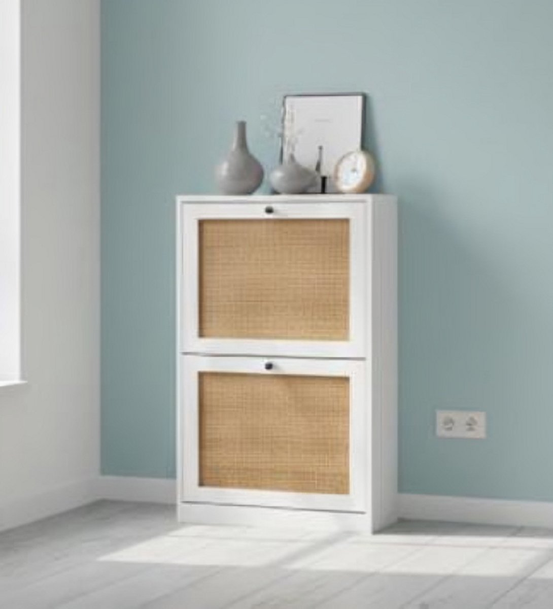 Nova Rotan Schoenenkast met 2 Flip-Lades - Smalle Ruimtebesparende Schoenenopbergkast voor 8-12 Paar - Moderne Hal Kast 51x23x84 cm - Wit met Natuurlijke Rotan Look House&Garden (9507881489913)