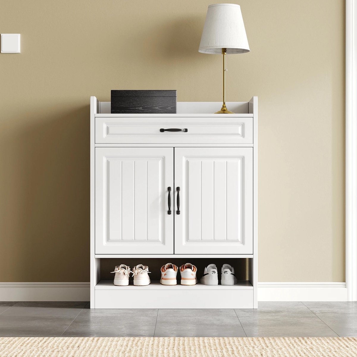 Schoenenkast - Modern - Verstelbare planken - Zwarte handgrepen - Wit - 2 deuren - Een lade - B75/D36/H95,5cm - Schoenenopslag - Geschikt voor gang of slaapkamer - Eigentijds design met lades - Witte schoenenopberger met moderne uitstraling, 1503. (8721273467117)